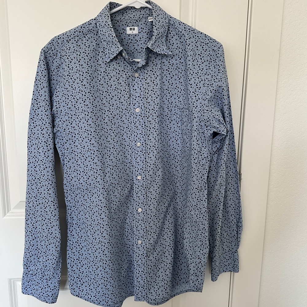 Uniqlo blue floral men’s dress shirt